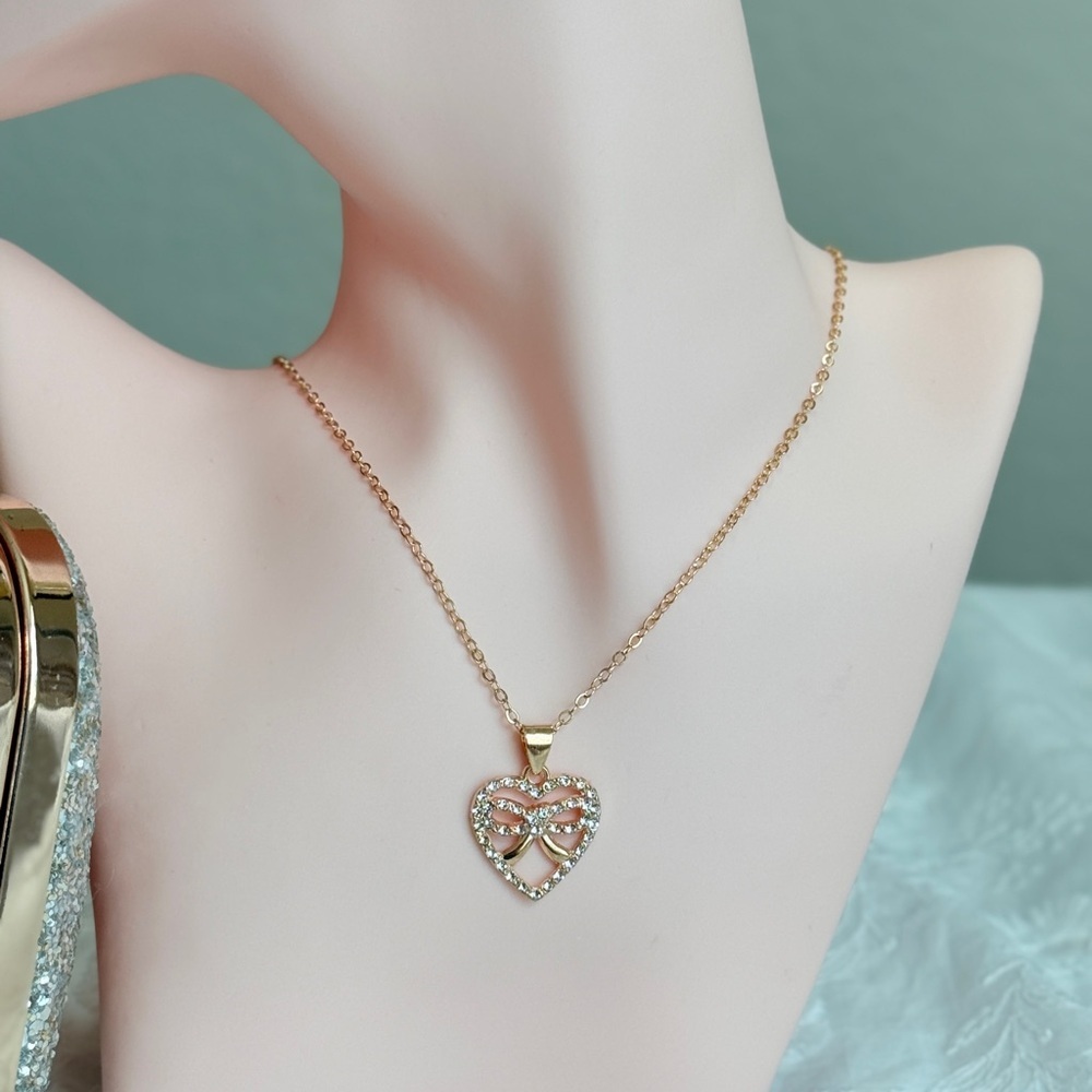 ⚜️ Elegant Gold Heart Pendant Necklace - Picture 7 of 7